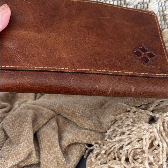 Patricia Nash leather turn lock large wallet - Picture 4 of 7